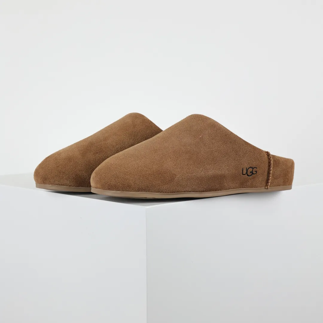 Local self-pickup💰560 Core recommended good price Independently developed original outsole, cashmere insole, keeping warm in winter, suitable for home use. In recent years, uug has launched a style series, which is partially skewed towards the preferences of young consumers, and has also been at the forefront of fashion trends. Shoe body material, water-repellent coated suede upper, 17mm UGGPURE™ implanted wool insole, lightweight non-slip and comfortable rubber outsole, with brand LOGO, complete packaging, size: 35 36 37 38 39 40